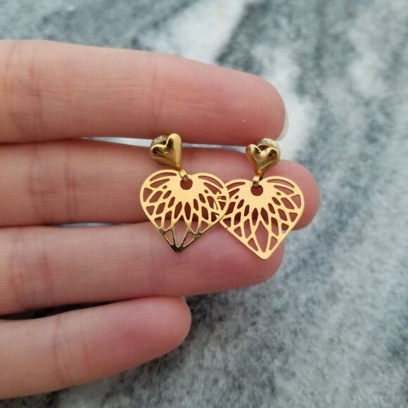 Vintage Gold Tone Filigree Heart Drop Post Earrings, Light Weight, Unsigned Esta - Picture 1 of 5